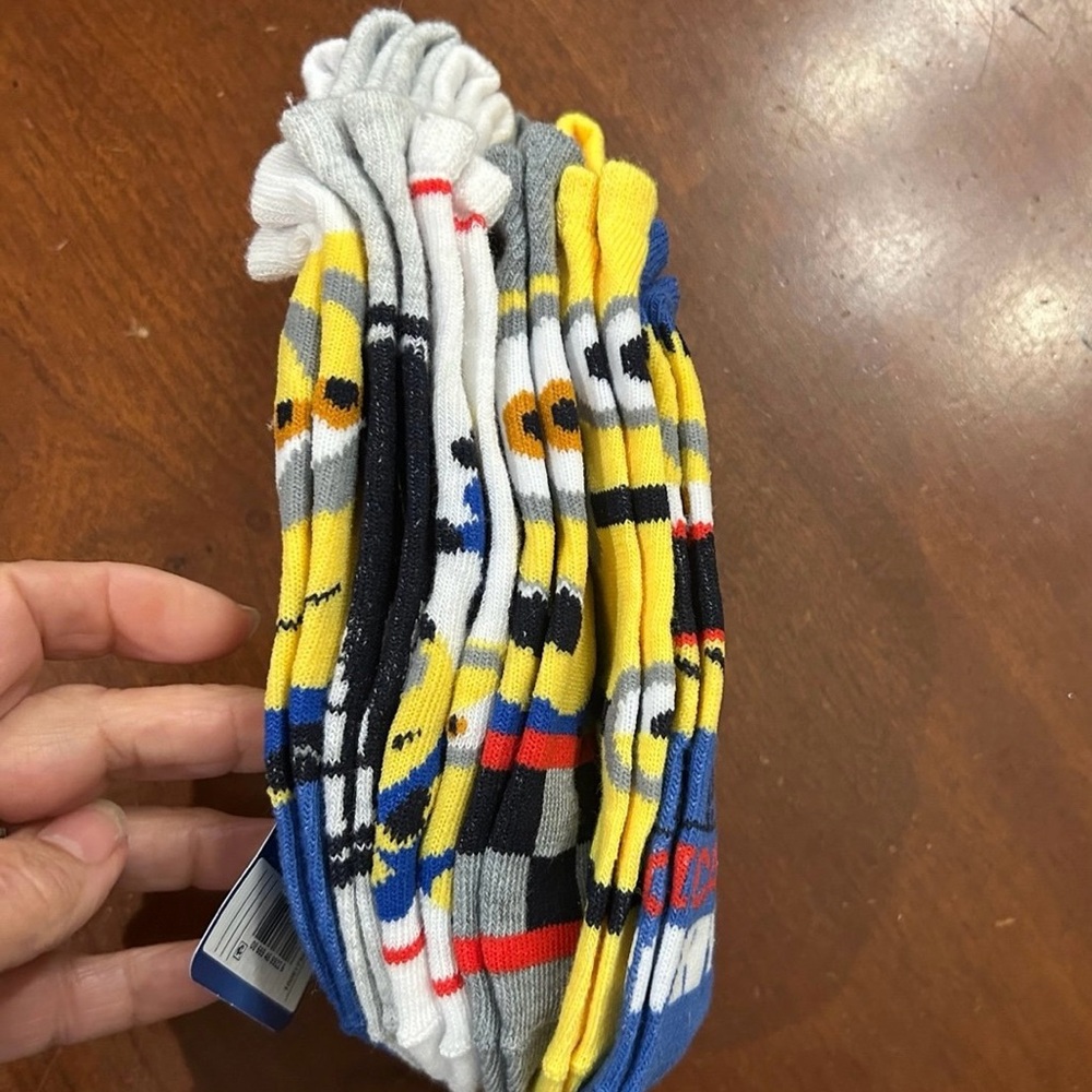NEW NO SHOW SOCKS (DESPICABLE ME-4) lot of 6 pairs size 4-10 - Picture 3 of 9